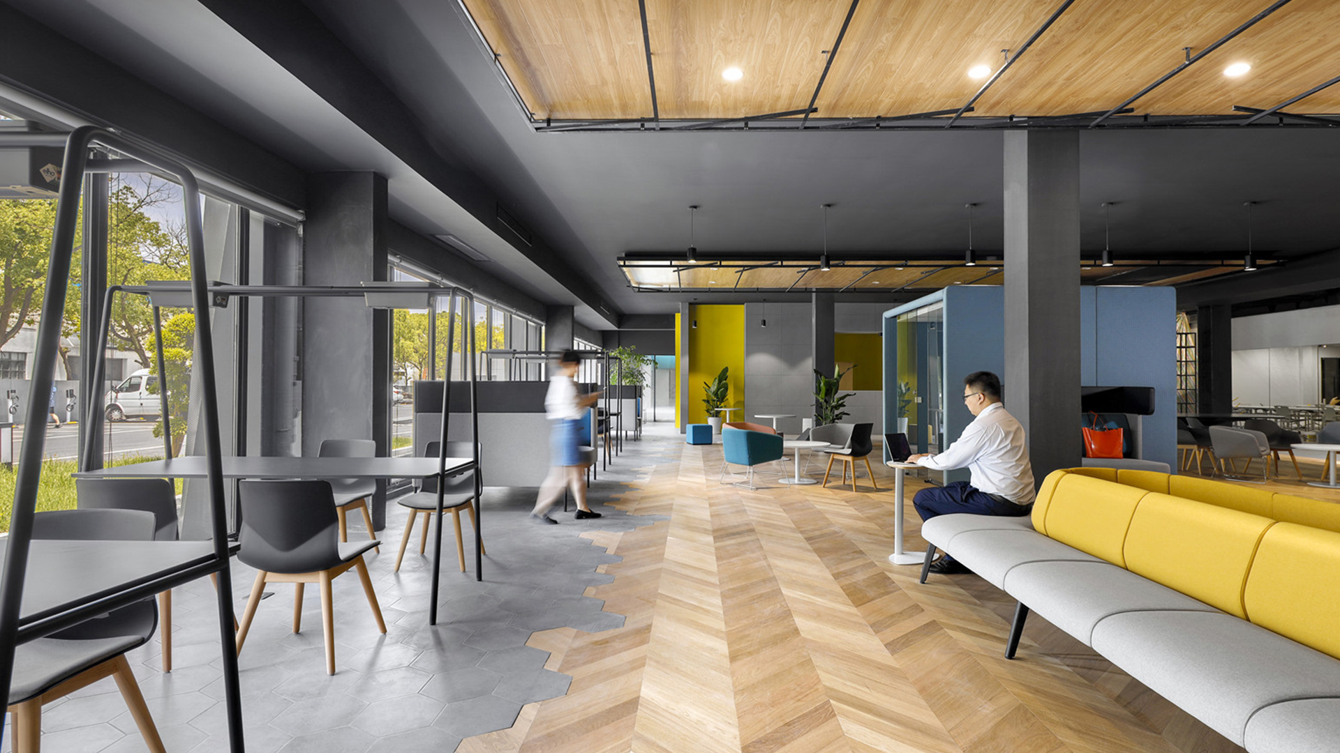 WULING: Creative and efficient Auto-motive industry office